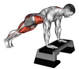 Mountain climber inclinato su stepbox